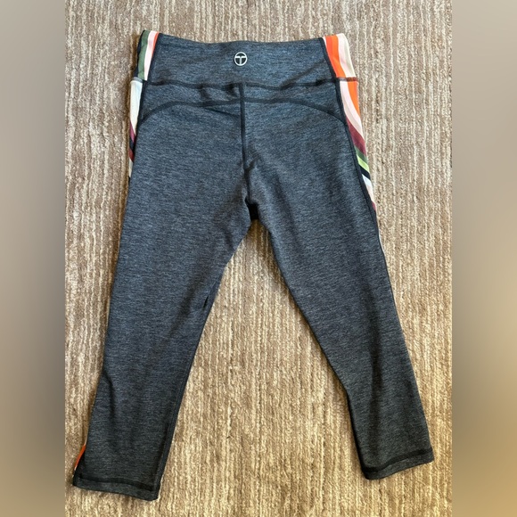 🩷 Trina Turk Recreation mid-calf Leggings grey/multi Size XS - EUC - Picture 2 of 7